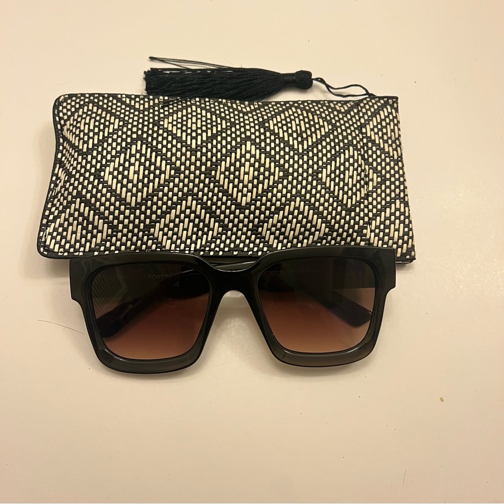 Foster Grant Sunglasses (like‎ new)